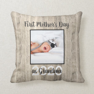 Rustikales First Mother's Day Oma Wood Foto Kissen