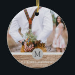 Rustikales Foto Collage Monogram NEWLYWEDS WEDS Keramik Ornament<br><div class="desc">Fügen Sie Ihre Fotos zu diesem modernen rustikalen,  monogrammatikalischen Foto-Geschenk hinzu,  das sich perfekt für die frisch gebliebene Hochzeitsfeier eignet.</div>