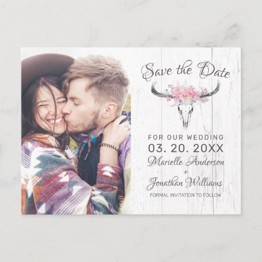 Rustikales Foto Kuh Skull Boho Floral Save the Dat Ankündigungspostkarte (Vorderseite)