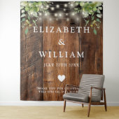 Rustikales Foto mit Holzstring Lights Grüne Hinter Wandteppich (Beispiel)