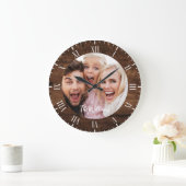 Rustikales Foto mit modernem Skript mit großer Uhr (Zuhause)