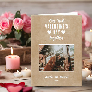 Rustikales Foto unseres ersten Valentinstags zusam Feiertagskarte