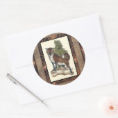 Rustikales Fox Stepping auf einem Baumstamm Runder Aufkleber (Umschlag)