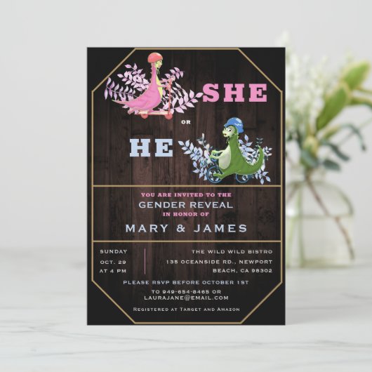 Rustikales Funny Dinosaurier Foliage Gender Reveal Einladung (Stehend Vorderseite)