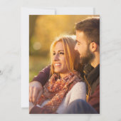 Rustikales Gelbes Blumenmuster-Script-Foto Hochzei Einladung (Rückseite)