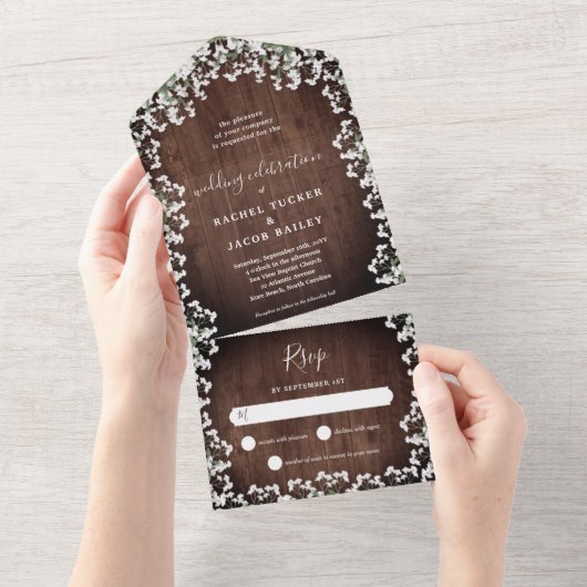 Rustikales Gipskraut auf Holzblumenhochzeit All In One Einladung (Abreißen)