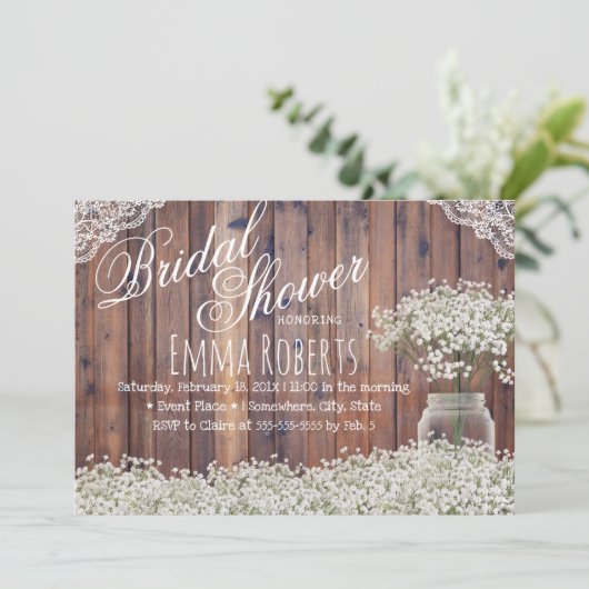 Rustikales Gipskraut Mason Jar Laced Brautparty Einladung (Stehend Vorderseite)