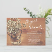 Rustikales Gipskraut Mason Jar Wood Brautparty Einladung (Stehend Vorderseite)