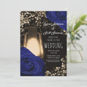 Rustikales Glühen Laterne & Navy Blue Rose Wedding Einladung (Stehend Vorderseite)