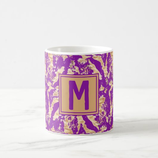 Rustikales Gold auf lila Marmor Chic Custom Monogr Kaffeetasse (Mittel)