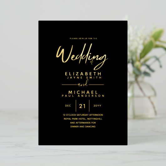 Rustikales GOLD FOIL Text Black Wedding Elegant Folieneinladung (Stehend vorne)
