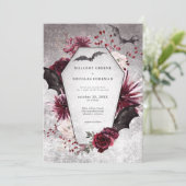 Rustikales gotisches Schwarzes Burgund Halloween Einladung (Stehend Vorderseite)