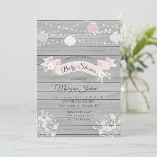 Rustikales graues Holz Blumendusche Einladung (Stehend Vorderseite)