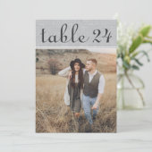 Rustikales Gray Wedding Foto Tischnummer (Stehend Vorderseite)