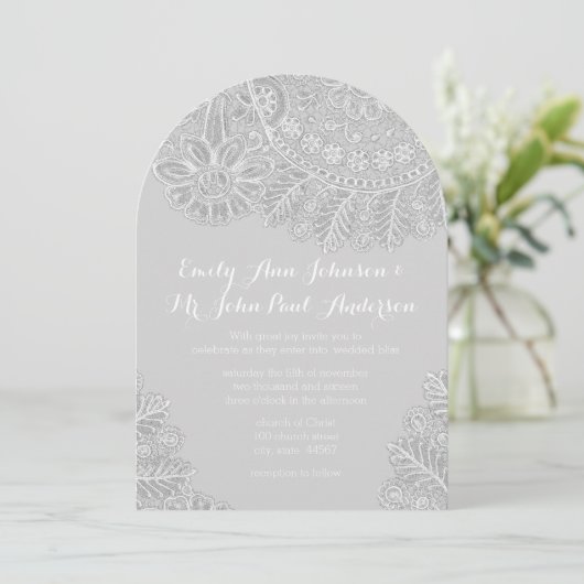 Rustikales Grey Heirloom Lace Wedding Einladung (Stehend Vorderseite)