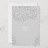 Rustikales Grey Heirloom Spitzen Hochzeitseinladun Einladung (Rückseite)