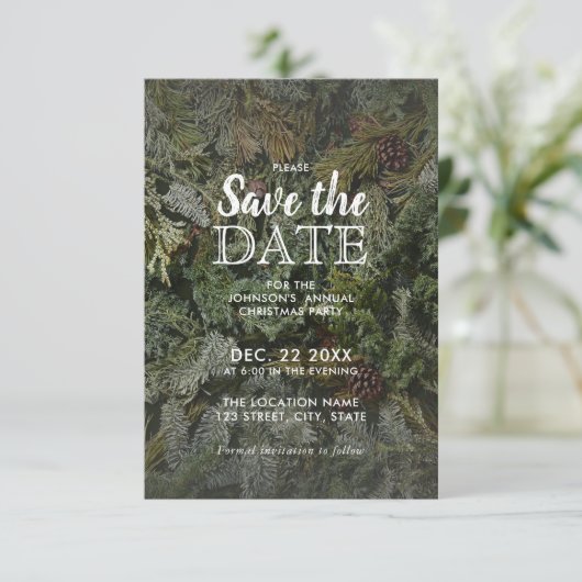 Rustikales Grün Weihnachtsfest Party Save the Date (Stehend Vorderseite)