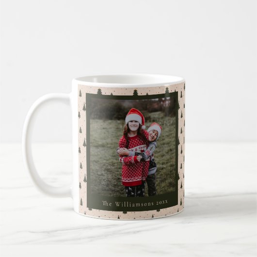 Rustikales Grünes Weihnachtsbaum Individuelle Name Kaffeetasse (Links)