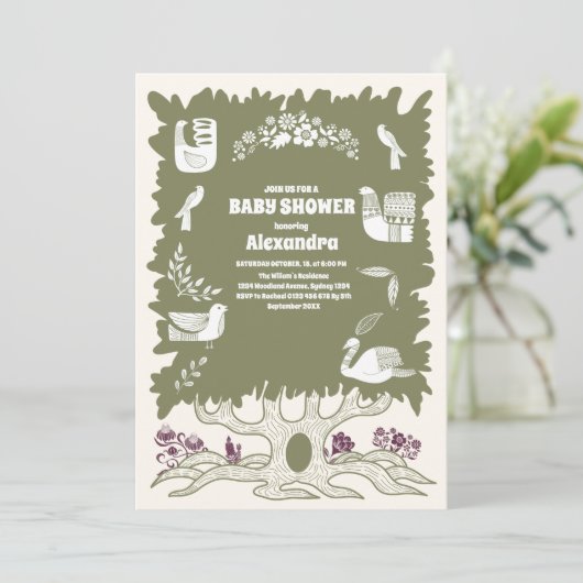 Rustikales Grünholz Fern Baby Dusche Einladung (Stehend Vorderseite)