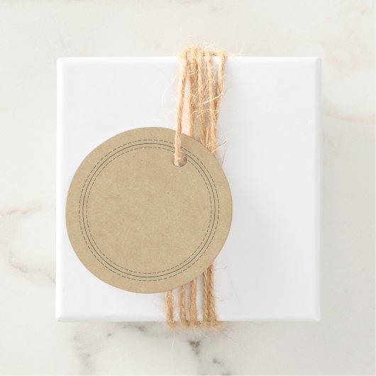 Rustikales, hausgemachtes einfaches Kraftpapier Geschenkanhänger (Beispiel)