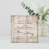 Rustikales hellbraunes Holz und weiße Lichter Hoch Einladung (Stehend Vorderseite)