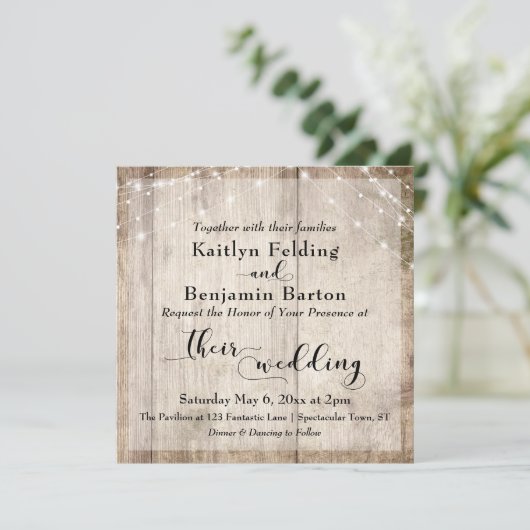 Rustikales hellbraunes Holz und weiße Lichter Hoch Einladung (Stehend Vorderseite)