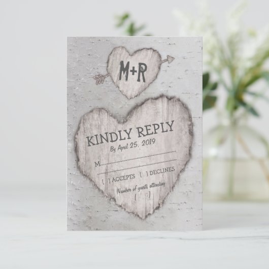 Rustikales Herz Birch Tree Wedding RSVP (Stehend Vorderseite)