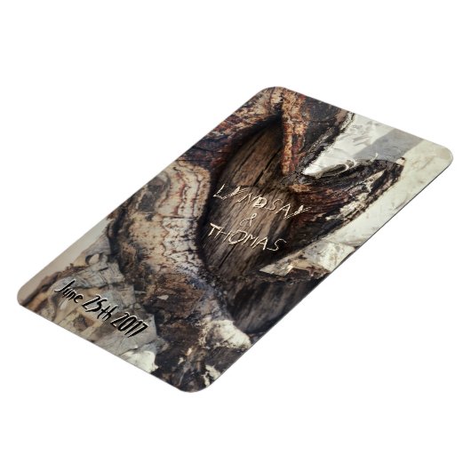 Rustikales Herz in Birch Bark Carved Names Natural Magnet (Linke Seite)
