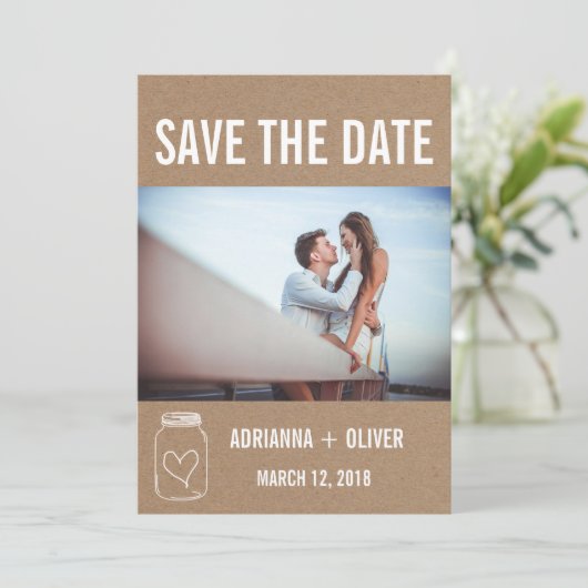 Rustikales Herz Mason Jar Save the Date Couple Fot (Stehend Vorderseite)