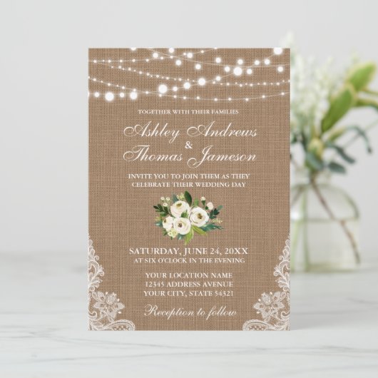 Rustikales Hochzeitburlap Lights Floral Invite G Einladung (Stehend Vorderseite)