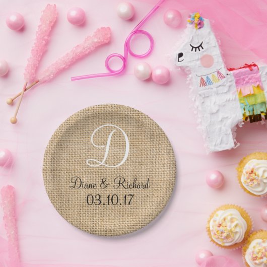 Rustikales Hochzeitburlap-Name Datum Monogramm Pappteller (Party)
