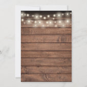 Rustikales Hochzeitdatum von Holzsaitenleuchten Einladung (Rückseite)