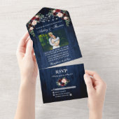 Rustikales Hochzeitsblumenblauer Foto All In One Einladung (Abreißen)