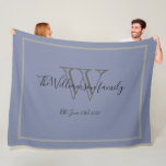 Rustikales Hochzeitsgeschenk Chic Script Keepake M Fleecedecke<br><div class="desc">Rustikales Hochzeitsgeschenk und Verlobung für Neugeborene Elegantes Chic Script Keepake Mit Monogramm Blue Fleece Blanket, mit dem Nachnamen und Datum des personalisierten Coupels festgelegt. Ein einzigartiges Geschenk für Neuvermählte, für ihr neues Leben zusammen, oder ein Hauswärmeschenk. Klicken Sie auf Diese Vorlage personalisieren, um sie mit dem Anfangsnamen Monogram, dem Nachnamen...</div>