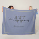 Rustikales Hochzeitsgeschenk Chic Script Keepake M Fleecedecke<br><div class="desc">Rustikales Hochzeitsgeschenk und Verlobung für Neugeborene Elegantes Chic Script Keepake Mit Monogramm Blue Fleece Blanket, mit dem Nachnamen und Datum des personalisierten Coupels festgelegt. Ein einzigartiges Geschenk für Neuvermählte, für ihr neues Leben zusammen, oder ein Hauswärmeschenk. Klicken Sie auf Diese Vorlage personalisieren, um sie mit dem Anfangsnamen Monogram, dem Nachnamen...</div>