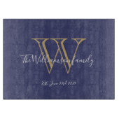 Rustikales Hochzeitsgeschenk Monogram + Name Blau Schneidebrett (Vorderseite)