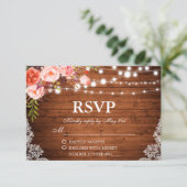 Rustikales Hochzeitsholz Korallenleuchten Spitzen RSVP Karte (Stehend Vorderseite)
