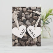 Rustikales Hochzeitspazierengehen am Ufer des Meer Einladung (Stehend Vorderseite)