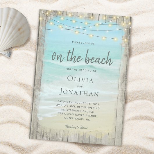 Rustikales Holz am Strand strahlt Hochzeit aus Einladung