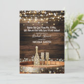 Rustikales Holz Barrel Lights Champagner Brautpart Einladung (Stehend Vorderseite)