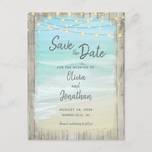 Rustikales Holz Beach Ocean Wedding String Lights Ankündigungspostkarte (Vorderseite)