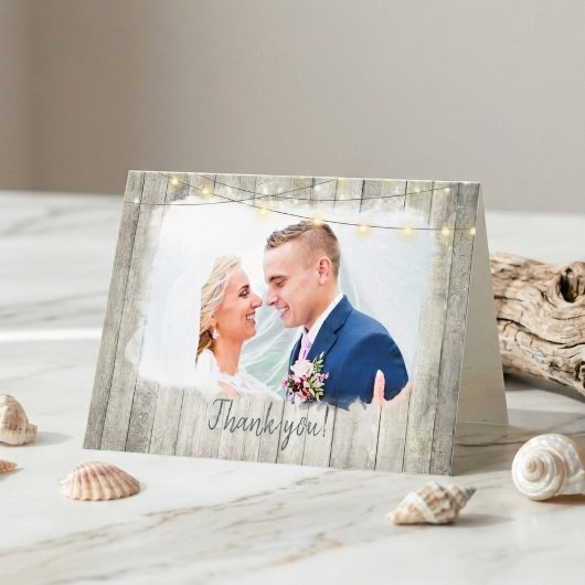 Rustikales Holz Beach String Lights Foto Hochzeit Dankeskarte