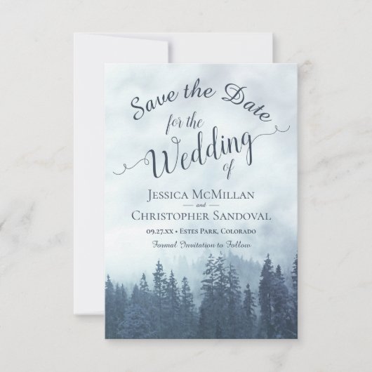Rustikales Holz Blaue Pinienbäume Hochzeit Save The Date (Vorderseite)
