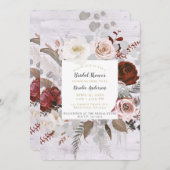Rustikales Holz Blumenblüten Erröten Graues Brautp Einladung (Vorne/Hinten)