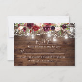 Rustikales Holz Burgund Blumenleuchten Hochzeit RSVP Karte (Vorderseite)