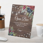 Rustikales Holz Burgund Blumenleuchten Offenes Bar Sockelschild (In SItu)