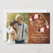 Rustikales Holz Burgund Blumenreath Save the Date Magneteinladung (Vorderseite)