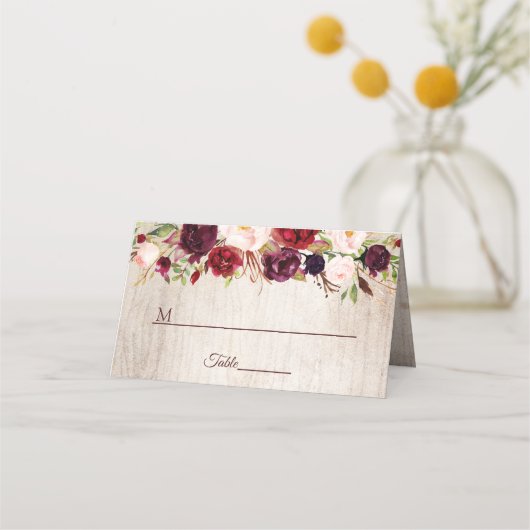 Rustikales Holz Burgund Blush Blumentisch Platzkarte (Vorderseite)