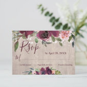 Rustikales Holz Burgund & Pinks Boho Floral Lights RSVP Karte (Stehend Vorderseite)