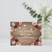 Rustikales Holz Burgundy Blush Pink Floral Rett Da Postkarte (Stehend Vorderseite)